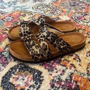 Women’s leopard print trendway sandals size 9.5 US in great condition NWOT!